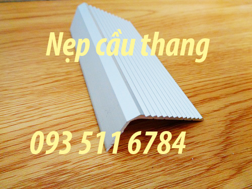 Nẹp-cầu thang-chống-trượt.JPG