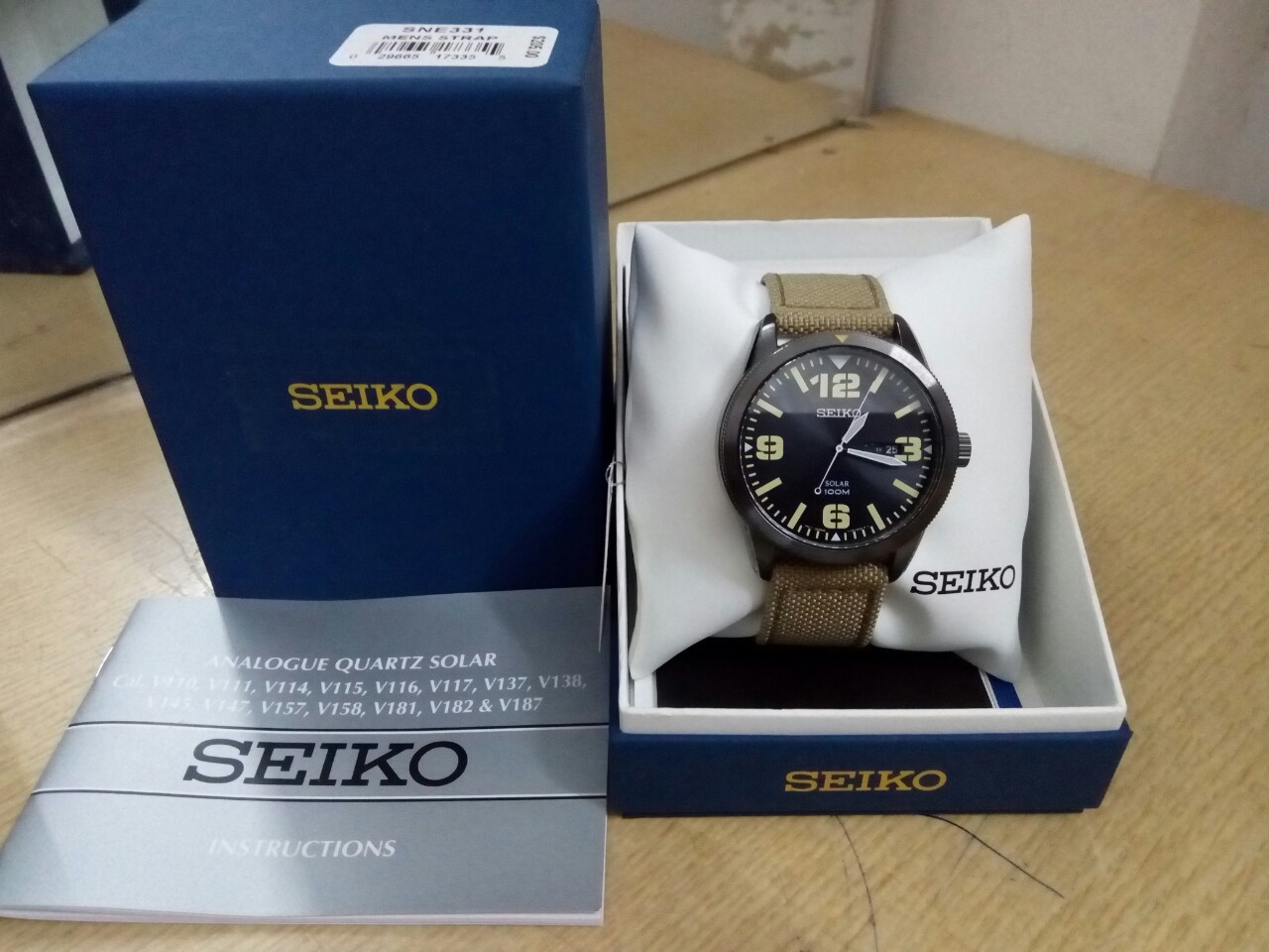 Seiko Solar SNE331-1.jpg