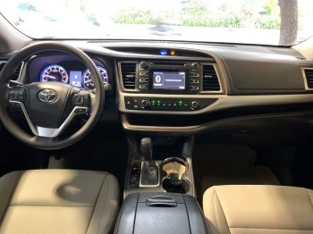 Toyota_Highlander_LE_2014 (4).jpg