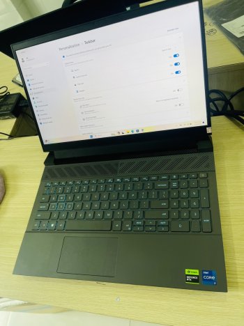 laptop gaming g15 5530.jpg