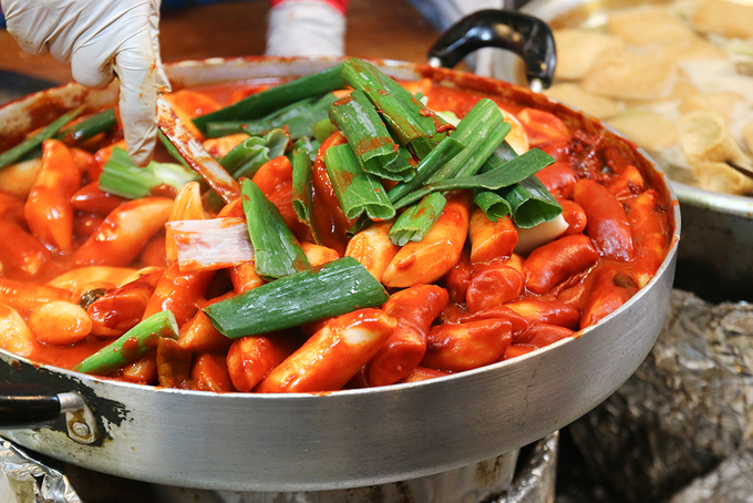 VnExpress-Tteokbokki1-1563173665_680x0.jpg