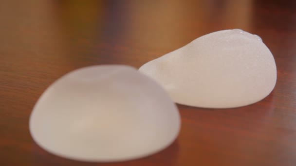 breast-implant-pic1-1.jpg