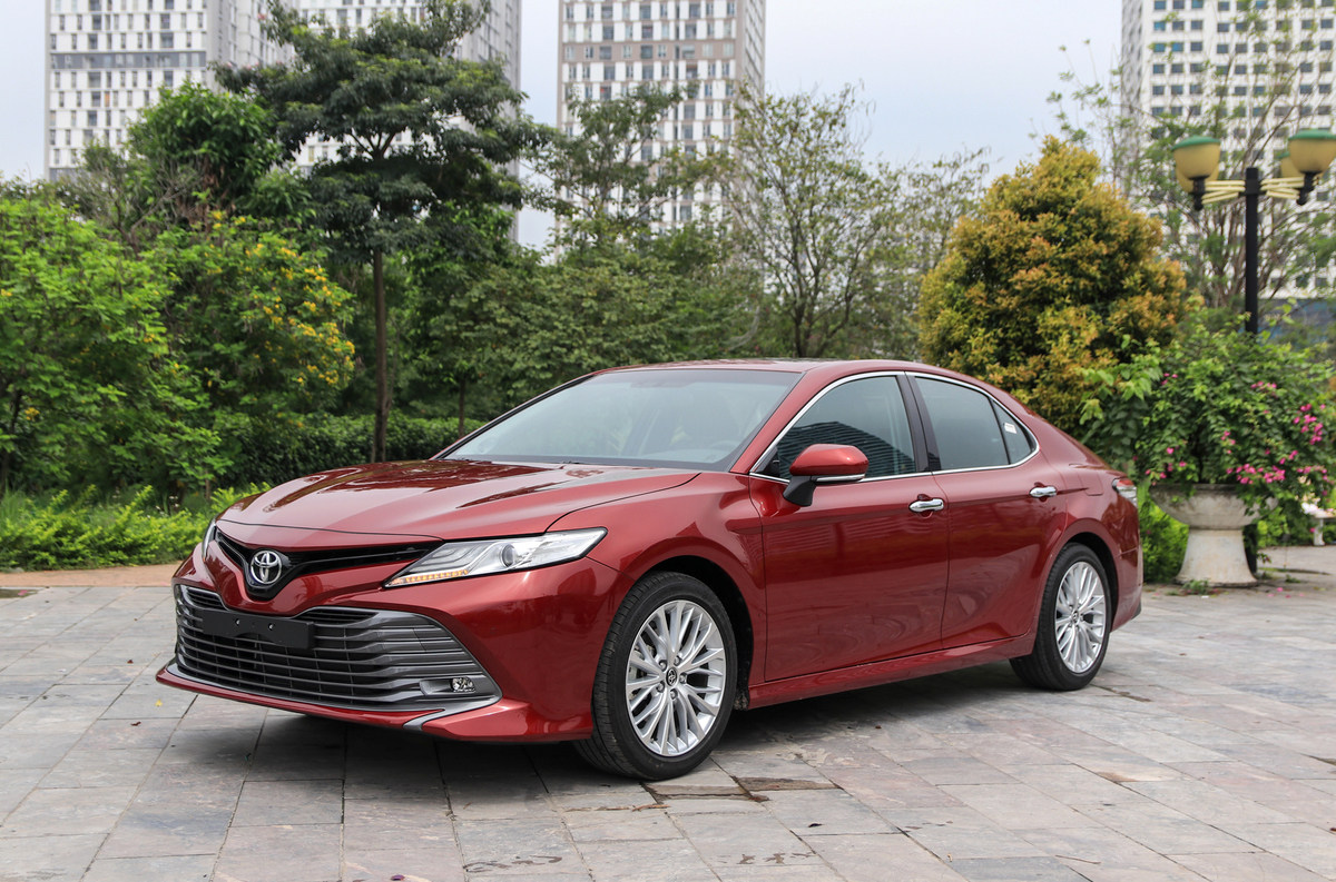 Toyota-Camry-2019_04.jpg