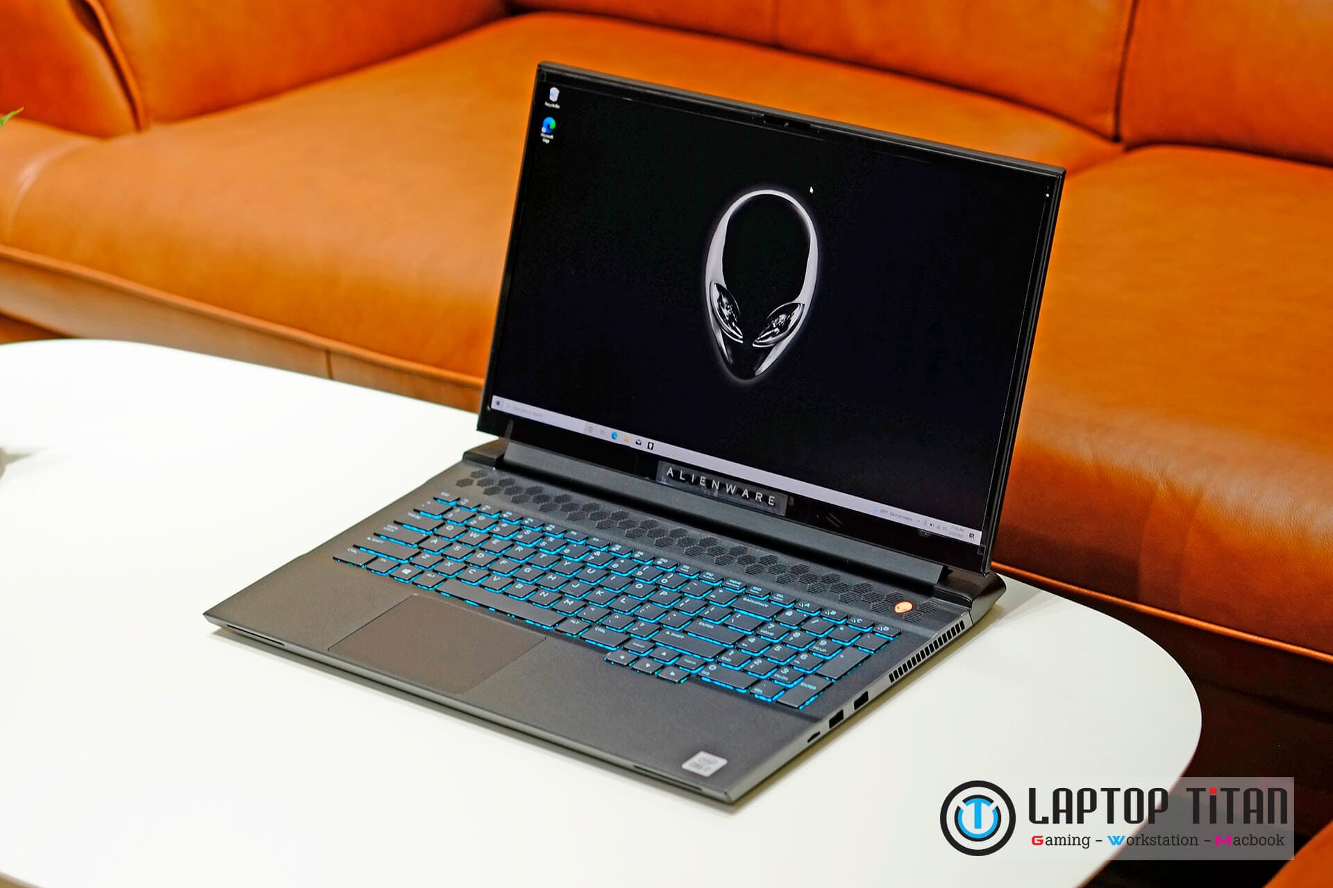 Dell-Alienware-M17-R4-LaptopTitan-05.jpg