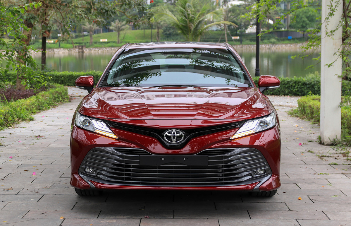 Toyota-Camry-2019_02.jpg