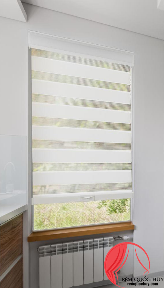 white-lumi-roller-shades-cwzs3972-64_1000.jpg