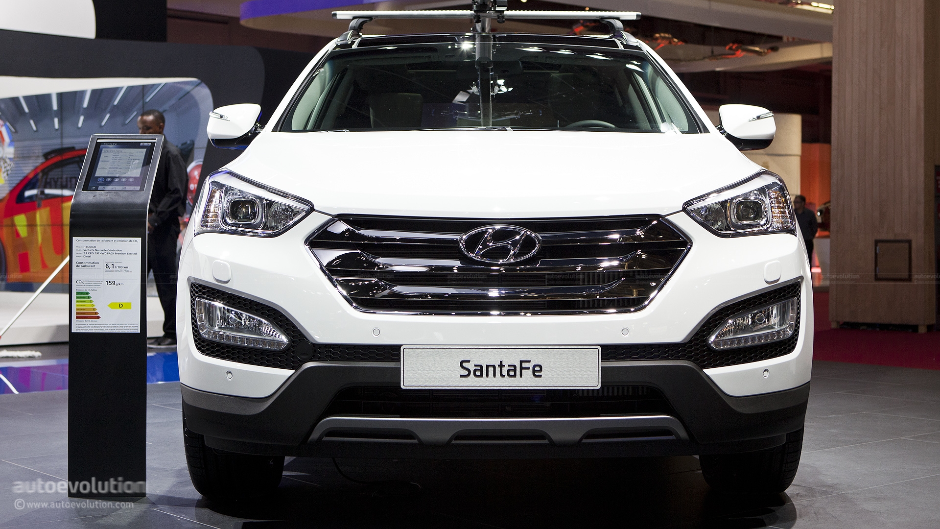 paris-2012-hyundai-santa-fe-live-photos_1.jpg