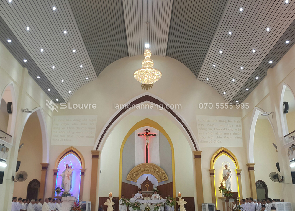 tran-nhom-nha-tho-church-aluminium-ceiling-1.jpg