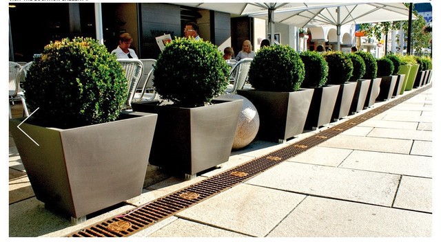 modern-outdoor-pots-and-planters.jpg