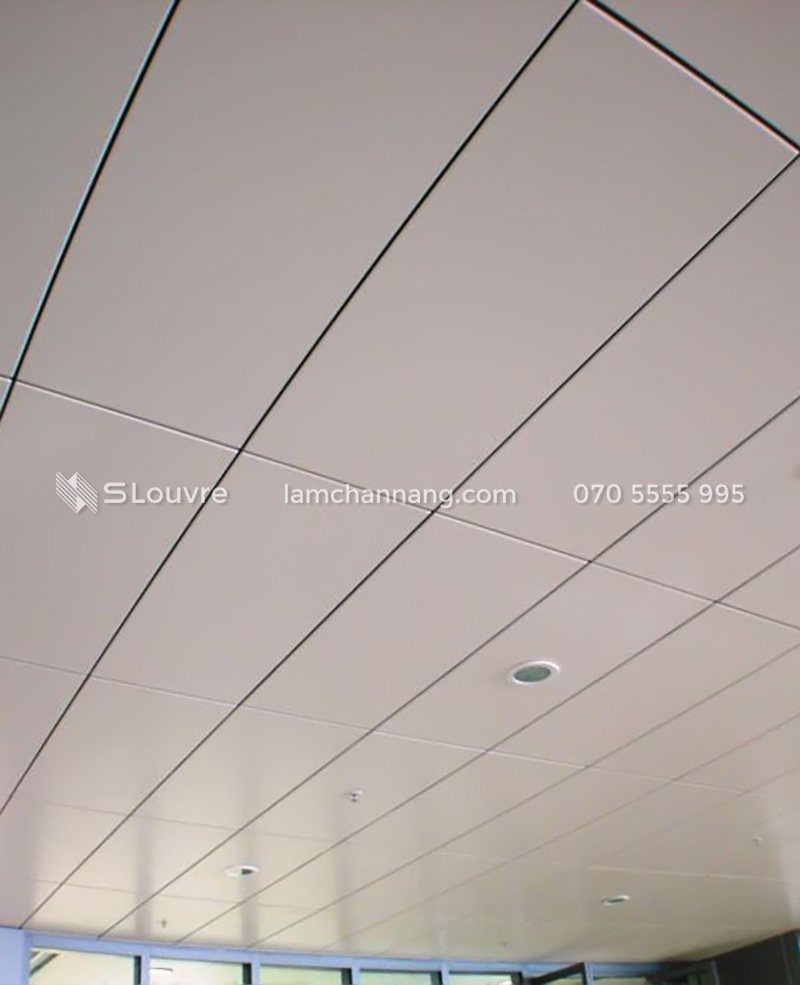 tran-nhom-hook-on-aluminium-ceiling-3.jpg