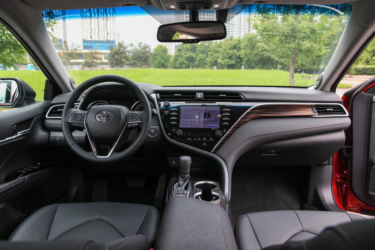 Toyota-Camry-2019_06.jpg