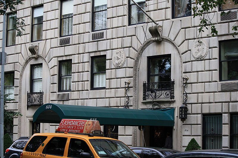 834_Fifth_Avenue_Entry_NYC_%288602290615%29.jpg