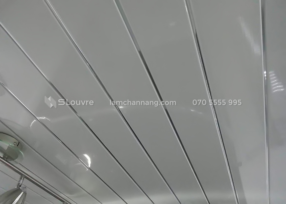 tran-nhom-phong-tam-bathroom-aluminium-ceiling-2.jpg