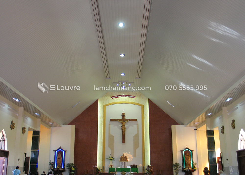 tran-nhom-nha-tho-church-aluminium-ceiling-3.jpg