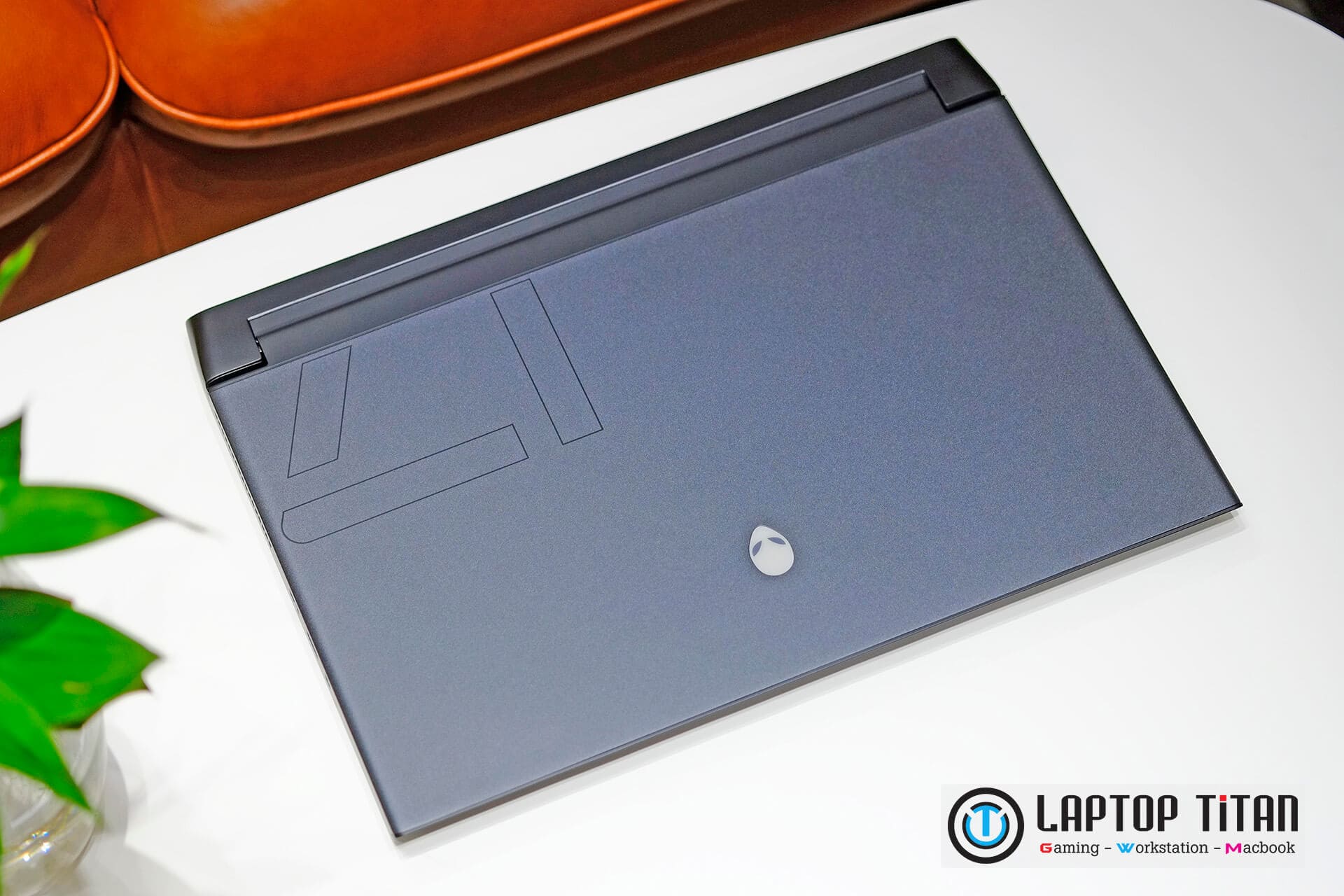 Dell-Alienware-M17-R4-LaptopTitan-02.jpg