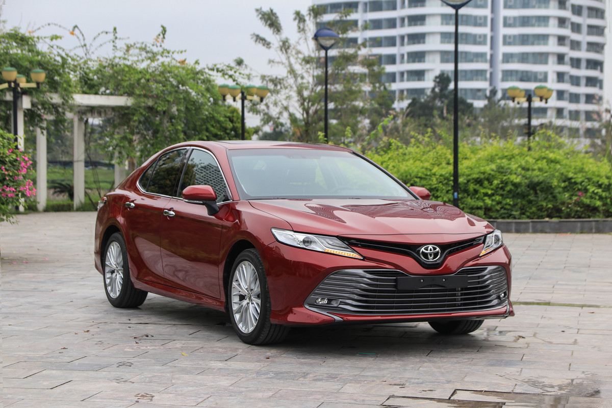 Toyota-Camry-2019_01.jpg