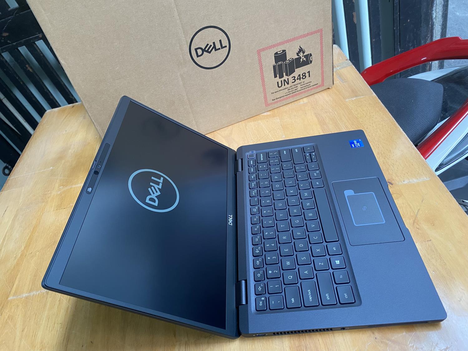 Dell-Latitude-7320-Core-i7-4.jpg