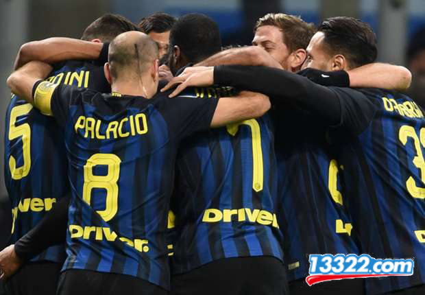 inter-celebrating-bologna.jpg